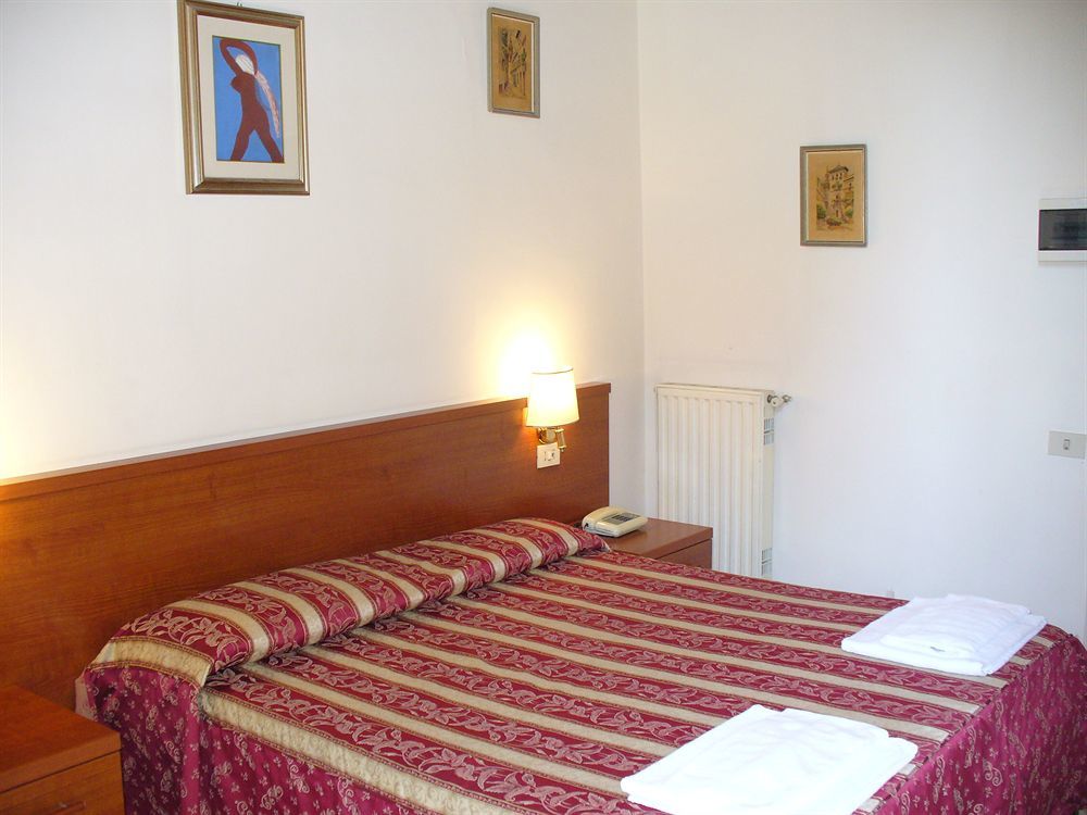 Hotel Azzurra Rome Luaran gambar